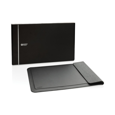 Logotrade advertising product image of: Swiss Peak 15W magnetic charging laptop sleeve 14-15,6"