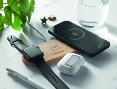 Logo trade advertising products picture of: 3 in 1 15W wireless charger