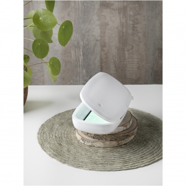 Logotrade reklaamkingi foto: UV-kapsel nutitelefoni desinfitseerimisvahend koos 5 W juhtmevaba laadimispadjaga