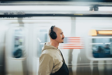 Logo trade reklaamkingitused foto: Irvine RCS taaskasutatud ja parandatavad ANC juhtmevabad kõrvaklapid