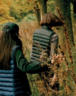 Logo trade ärikingitused foto: Iqoniq Meru naiste taaskasutatud polüestrist vest