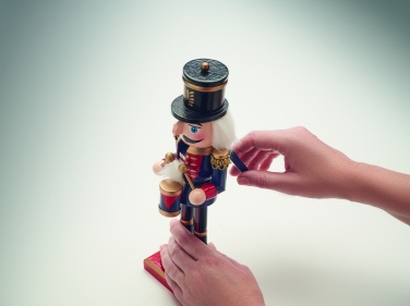 Logotrade ärikingitused pilt: Pähklipureja iseloom puidus