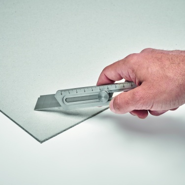 Logotrade ärikingi foto: Mitme tööriistaga sissetõmmatav nuga