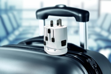 Logo trade reklaamtoote pilt: PRO maailm ja USB. 3-poolne