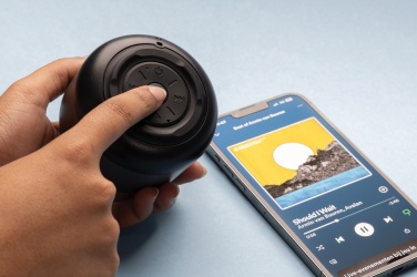 Logo trade mainoslahja ja liikelahja tuotekuva: BeatBuddy kierrätysmuovista valmistettu 3W kaiutin