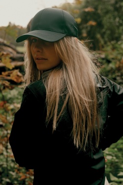 Logotrade mainostuotet kuva: Iqoniq Logan kevyt takki kierrätyspolyesteristä