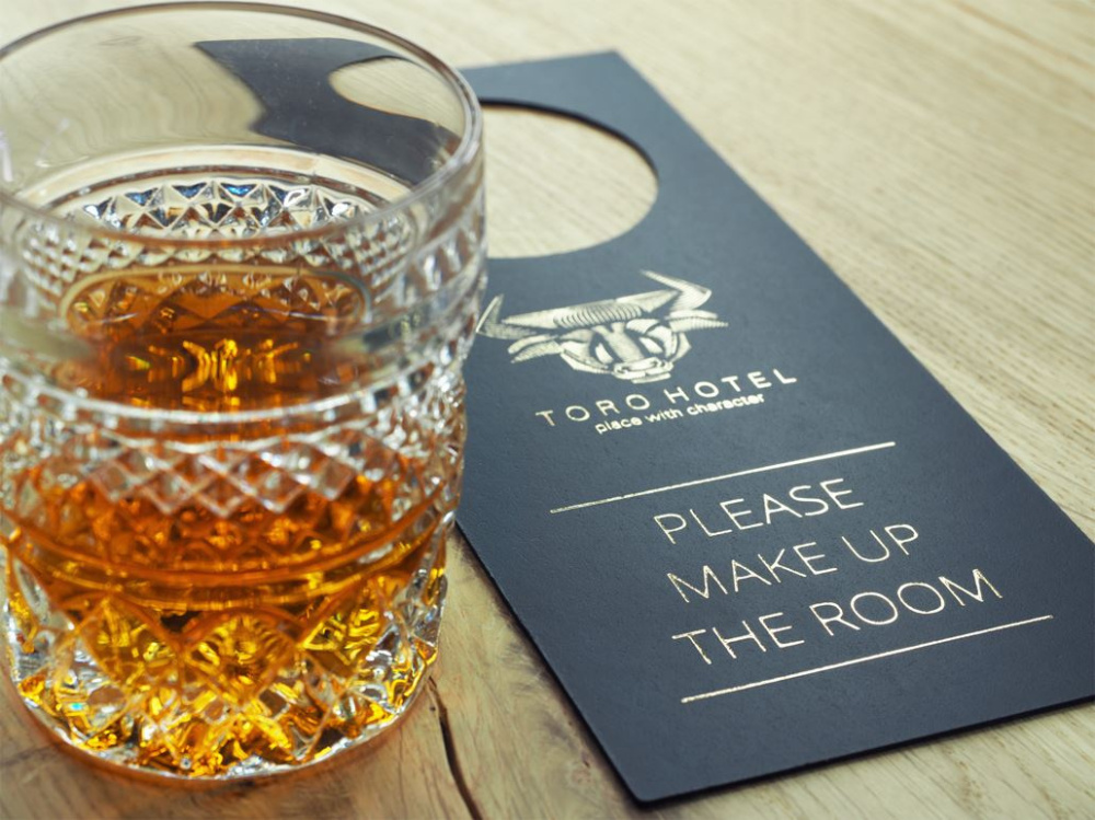 Logo trade mainoslahjat ja liikelahjat kuva: Hotellin oviripustin 1007094