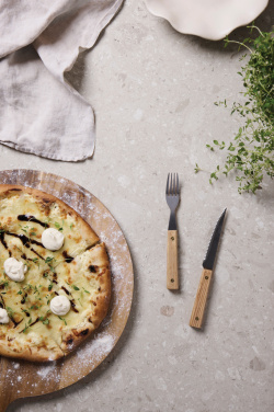 Logotrade mainoslahja ja liikelahja kuva: VINGA Paso 8-osainen ruokailuvälinesetti grillaukseen