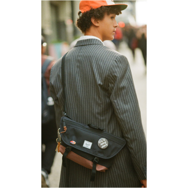 Logotrade liikelahja tuotekuva: Herschel Cove kierrätetty messengerlaukku 22,5 l