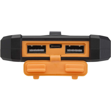 Logo trade mainoslahja kuva: Altair 5 000 mAh:n ja 10 W:n kierrätysmuovista valmistettu kestävä aurinkoenergialla toimiva varavirtalähde, jossa on sisäänrakennettu taskulamppu