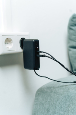 Logotrade verslo dovanos nuotrauka: Urban Vitamin Eureka hibridinis GANcharger 10000mah maitinimo blokas 65W