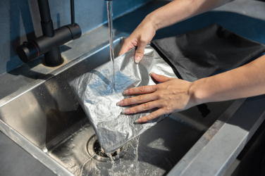 Логотрейд pекламные подарки картинка: Складной ланч-бокс Snackstrap AWARE™ RPET 30x20 см