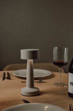 Logotrade kampanjprodukter bild: VINGA Maris RCS återvunnen plast bordslampa